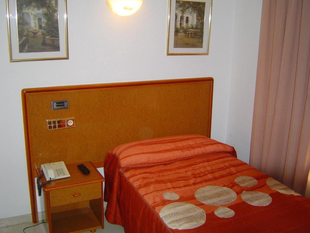 Hotel Lazaro Каламоча Номер фото